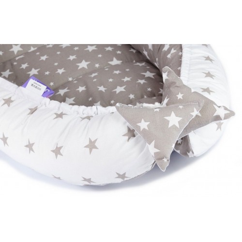 Cosulet bebelus pentru dormit Baby Nest Cocoon XL 90x50 cm Grey stars