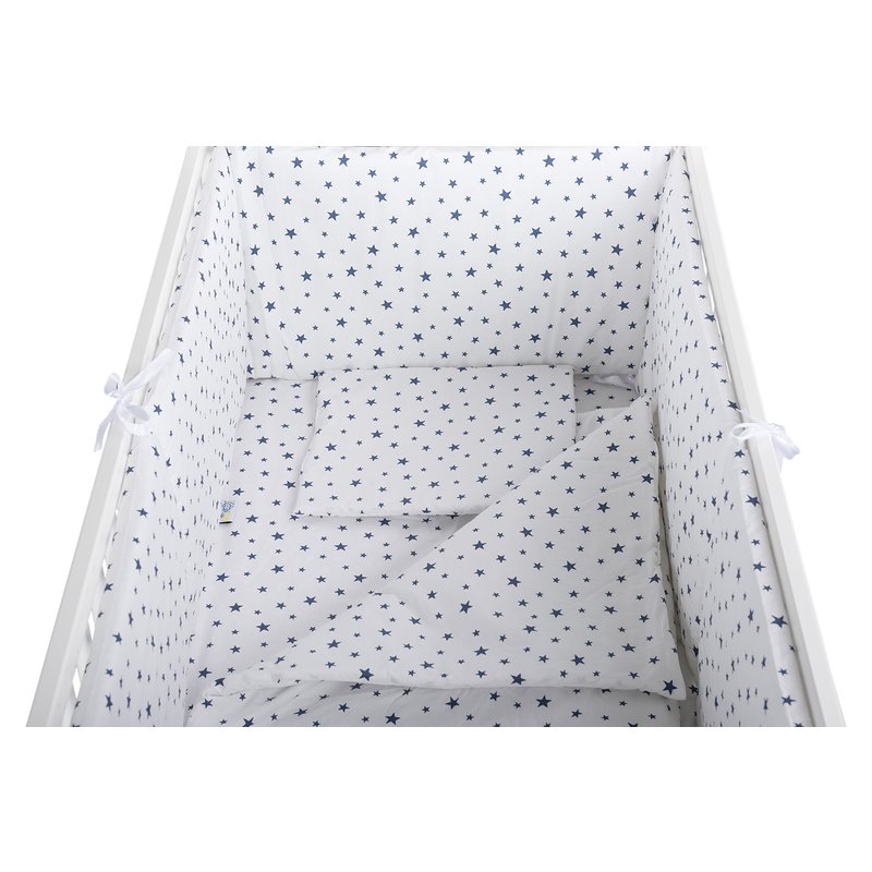 BabyNeeds - Lenjerie patut 5 piese, Cu doua protectii laterale, Pernuta, Plapumioara, Cearceaf, Din bumbac, Pentru patut 120x60 cm, Alb cu stelute albastre image 1