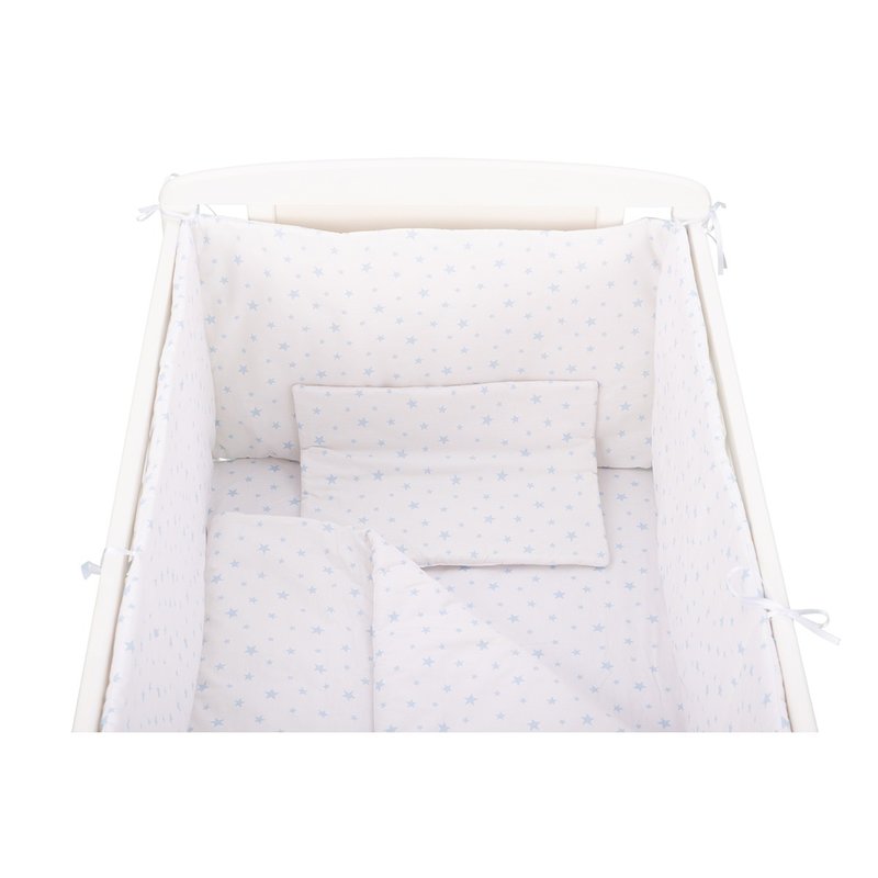 BabyNeeds - Lenjerie patut 5 piese, Cu doua protectii laterale, Pernuta, Plapumioara, Cearceaf, Din bumbac, Pentru patut 120x60 cm, Alb cu stelute albastru deschis image 1